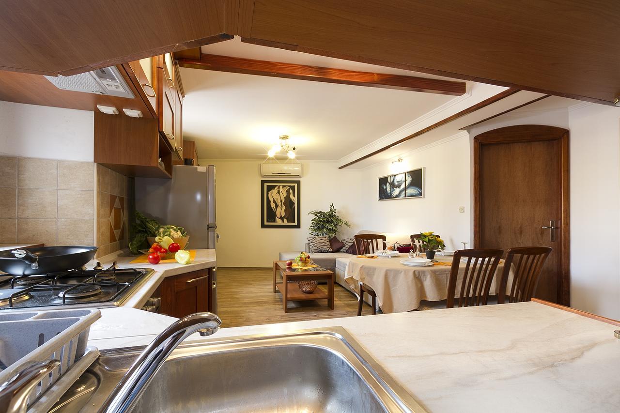 Apartment Nino 로비니 객실 사진